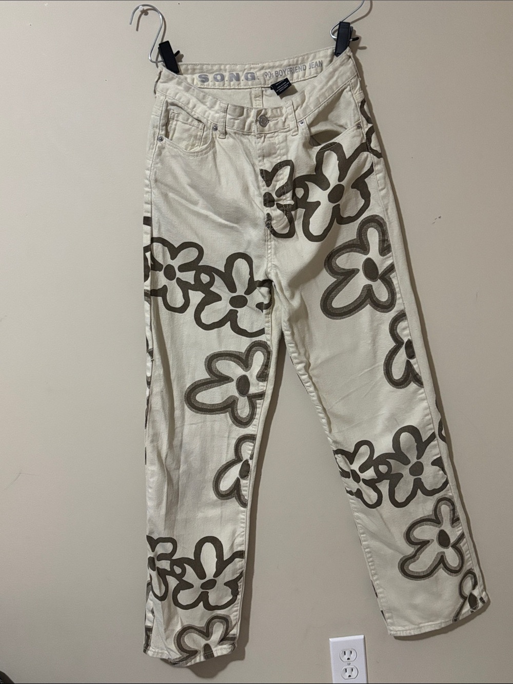 ✨✨🔥3/20 on Jeans!!!🔥✨✨

🌸💫S.O.N.G. 90s Boyfriend Jeans Floral Print Cream Tan Si